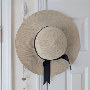Elegant Straw Sun Hat with Black Ribbon